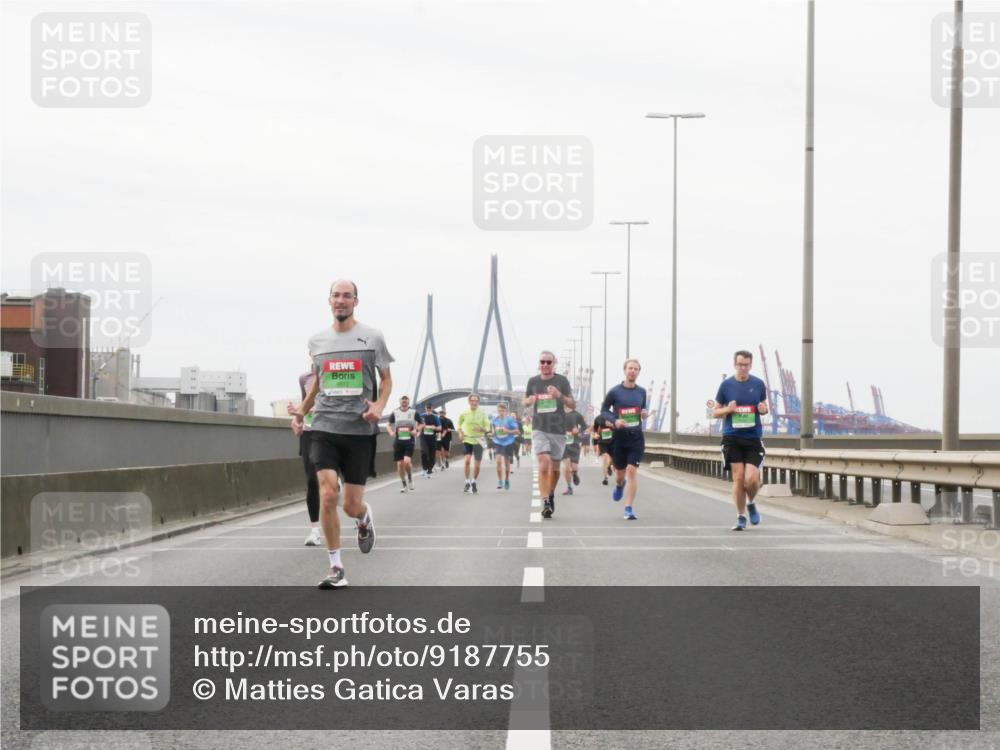 03.10.2025 - Köhlbrandbrückenlauf Matties Gatica Varas http://msf.ph/oto/9187755 03.10.2025 15:51:34 Position 3  meine-sportfotos.de