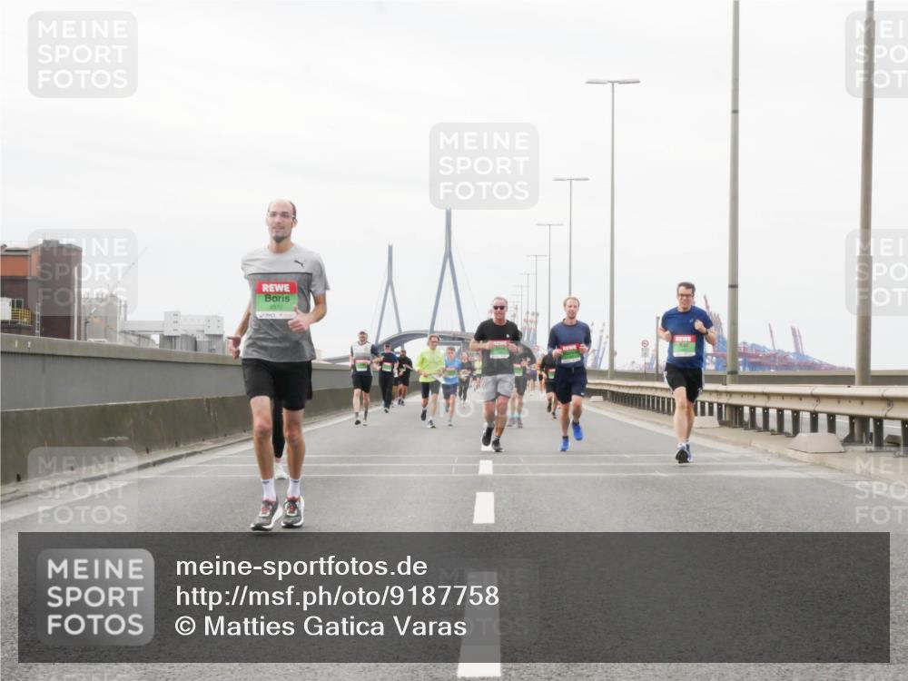 03.10.2025 - Köhlbrandbrückenlauf Matties Gatica Varas http://msf.ph/oto/9187758 03.10.2025 15:51:34 Position 3 9572 meine-sportfotos.de