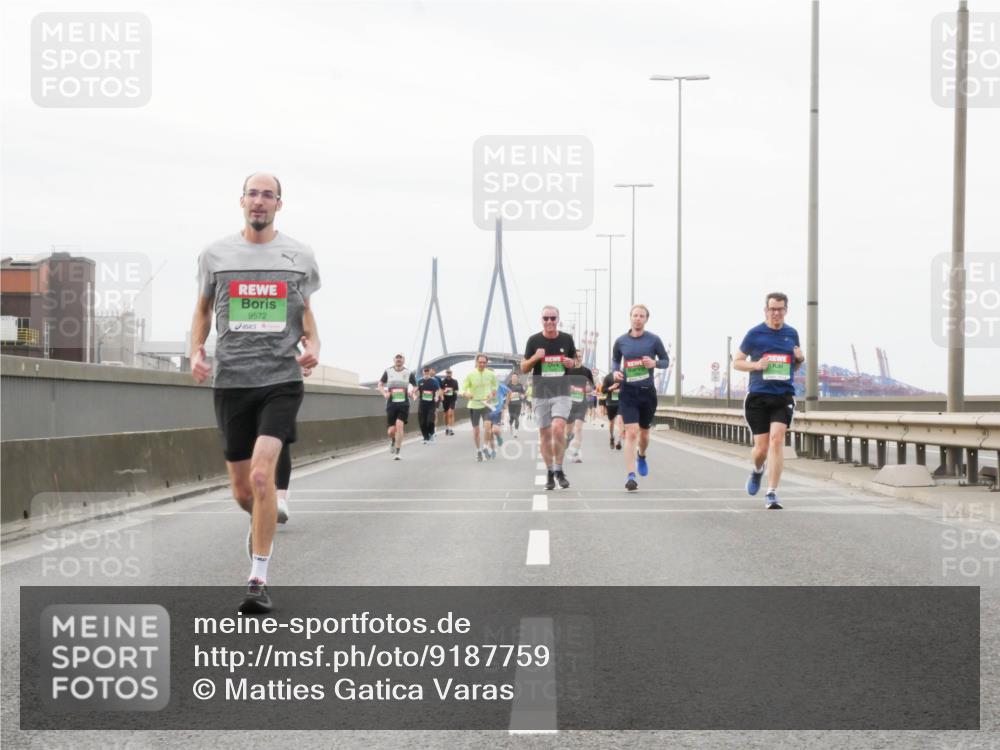 03.10.2025 - Köhlbrandbrückenlauf Matties Gatica Varas http://msf.ph/oto/9187759 03.10.2025 15:51:35 Position 3 9572 meine-sportfotos.de