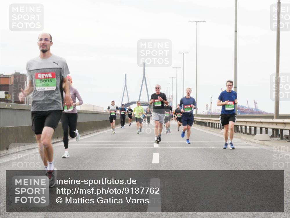 03.10.2025 - Köhlbrandbrückenlauf Matties Gatica Varas http://msf.ph/oto/9187762 03.10.2025 15:51:35 Position 3 9572 meine-sportfotos.de