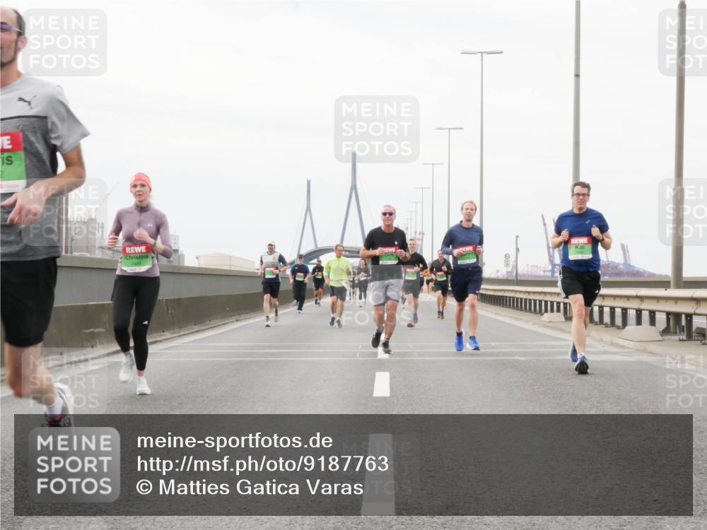 03.10.2025 - Köhlbrandbrückenlauf Matties Gatica Varas http://msf.ph/oto/9187763 03.10.2025 15:51:36 Position 3 2 meine-sportfotos.de
