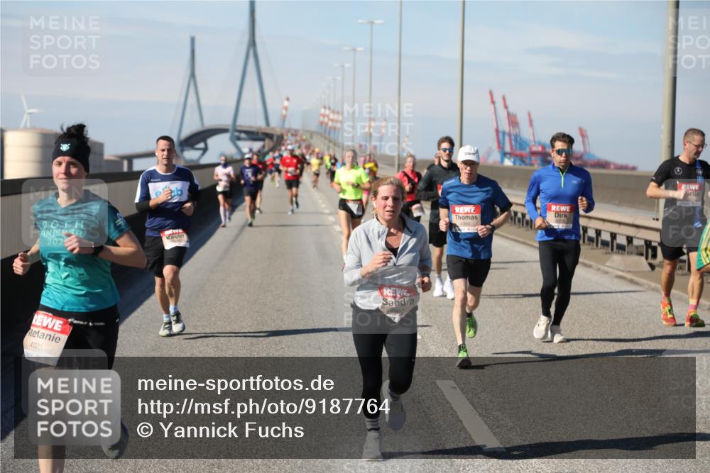 03.10.2025 - Köhlbrandbrückenlauf Yannick Fuchs http://msf.ph/oto/9187764 03.10.2025 11:46:27 Position 3 202, 4025, 4380 meine-sportfotos.de