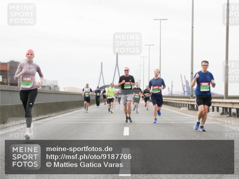 03.10.2025 - Köhlbrandbrückenlauf Matties Gatica Varas http://msf.ph/oto/9187766 03.10.2025 15:51:36 Position 3 7449 meine-sportfotos.de