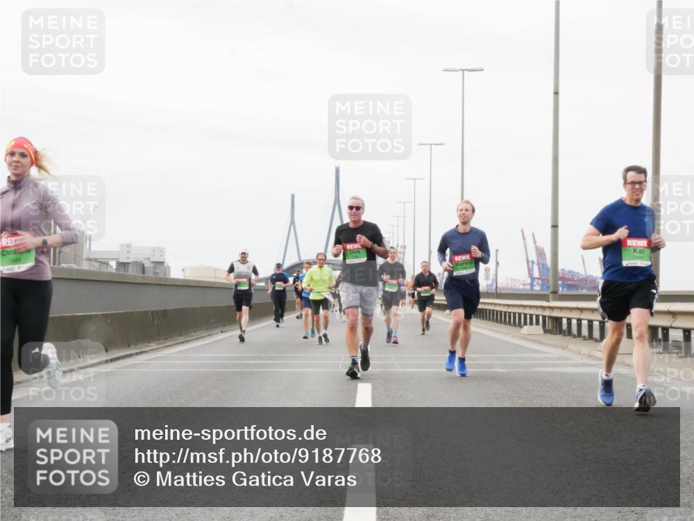 03.10.2025 - Köhlbrandbrückenlauf Matties Gatica Varas http://msf.ph/oto/9187768 03.10.2025 15:51:37 Position 3 7449, 7499 meine-sportfotos.de