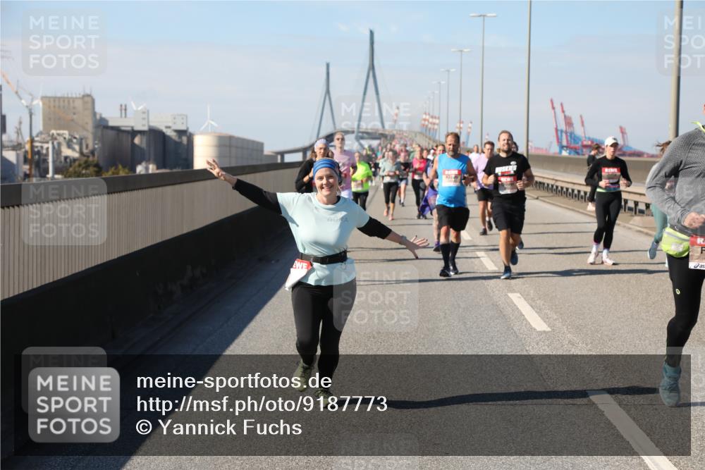 03.10.2025 - Köhlbrandbrückenlauf Yannick Fuchs http://msf.ph/oto/9187773 03.10.2025 12:07:04 Position 3  meine-sportfotos.de