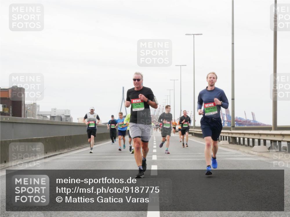 03.10.2025 - Köhlbrandbrückenlauf Matties Gatica Varas http://msf.ph/oto/9187775 03.10.2025 15:51:38 Position 3  meine-sportfotos.de