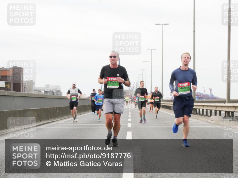 03.10.2025 - Köhlbrandbrückenlauf Matties Gatica Varas http://msf.ph/oto/9187776 03.10.2025 15:51:39 Position 3 4, 7345, 7494 meine-sportfotos.de