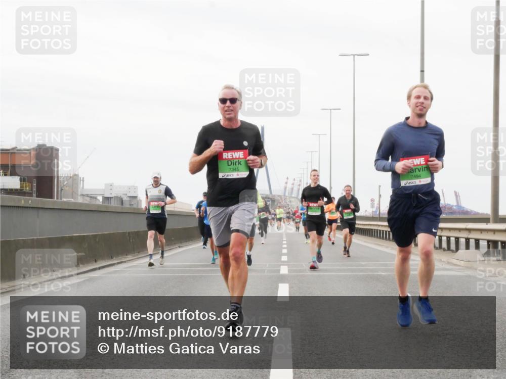 03.10.2025 - Köhlbrandbrückenlauf Matties Gatica Varas http://msf.ph/oto/9187779 03.10.2025 15:51:39 Position 3 7345, 7494 meine-sportfotos.de