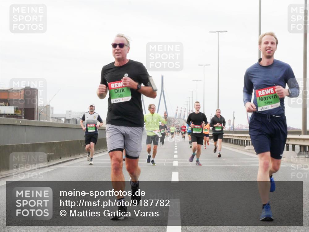 03.10.2025 - Köhlbrandbrückenlauf Matties Gatica Varas http://msf.ph/oto/9187782 03.10.2025 15:51:40 Position 3 7345, 7494 meine-sportfotos.de