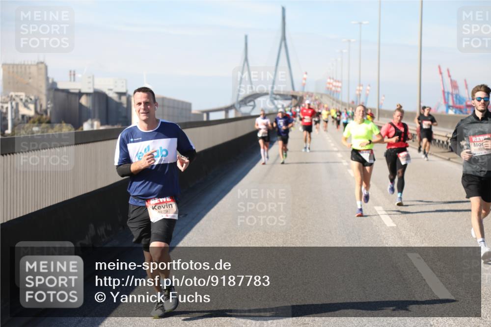 03.10.2025 - Köhlbrandbrückenlauf Yannick Fuchs http://msf.ph/oto/9187783 03.10.2025 11:46:29 Position 3 4279, 406 meine-sportfotos.de