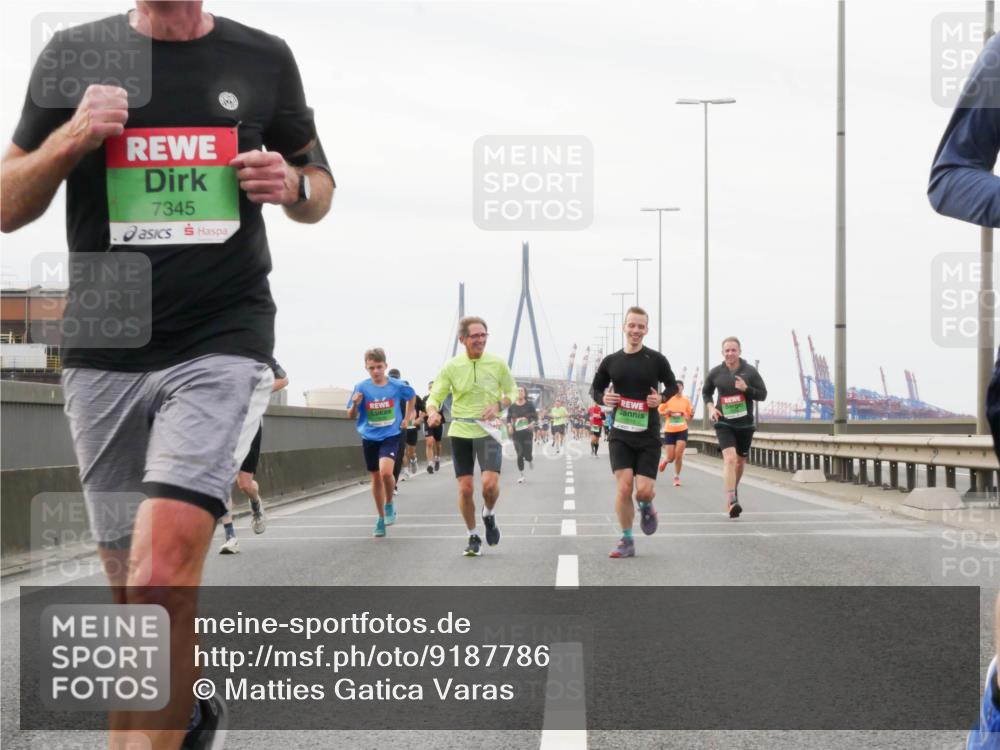 03.10.2025 - Köhlbrandbrückenlauf Matties Gatica Varas http://msf.ph/oto/9187786 03.10.2025 15:51:41 Position 3 7345 meine-sportfotos.de