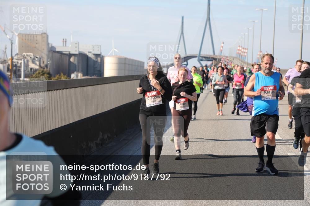 03.10.2025 - Köhlbrandbrückenlauf Yannick Fuchs http://msf.ph/oto/9187792 03.10.2025 12:07:06 Position 3 4455, 5830, 4840 meine-sportfotos.de