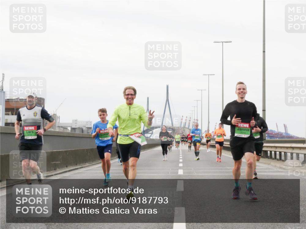 03.10.2025 - Köhlbrandbrückenlauf Matties Gatica Varas http://msf.ph/oto/9187793 03.10.2025 15:51:42 Position 3 9096, 33, 7019 meine-sportfotos.de
