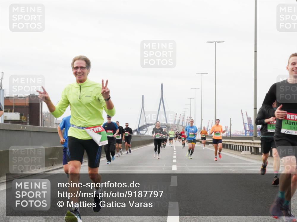 03.10.2025 - Köhlbrandbrückenlauf Matties Gatica Varas http://msf.ph/oto/9187797 03.10.2025 15:51:43 Position 3 33, 7019 meine-sportfotos.de