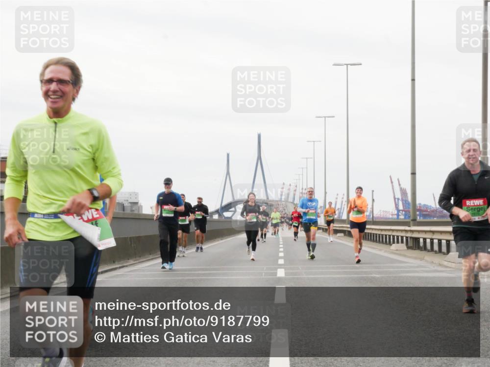 03.10.2025 - Köhlbrandbrückenlauf Matties Gatica Varas http://msf.ph/oto/9187799 03.10.2025 15:51:44 Position 3  meine-sportfotos.de