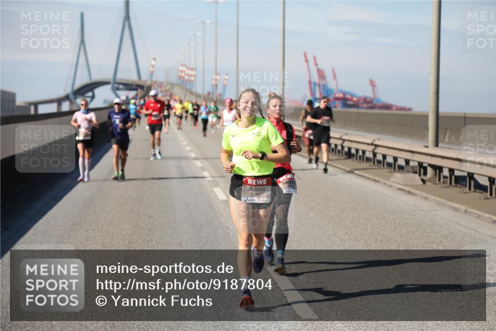 03.10.2025 - Köhlbrandbrückenlauf Yannick Fuchs http://msf.ph/oto/9187804 03.10.2025 11:46:31 Position 3 5080 meine-sportfotos.de