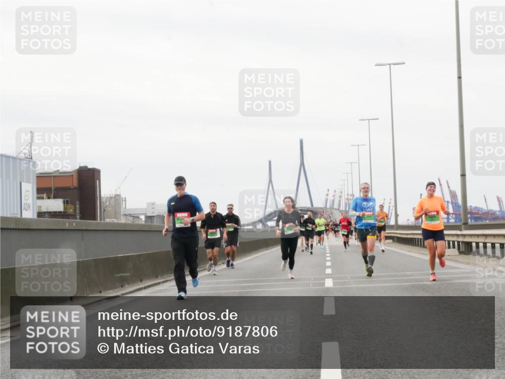03.10.2025 - Köhlbrandbrückenlauf Matties Gatica Varas http://msf.ph/oto/9187806 03.10.2025 15:51:45 Position 3  meine-sportfotos.de