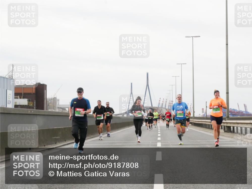 03.10.2025 - Köhlbrandbrückenlauf Matties Gatica Varas http://msf.ph/oto/9187808 03.10.2025 15:51:46 Position 3  meine-sportfotos.de