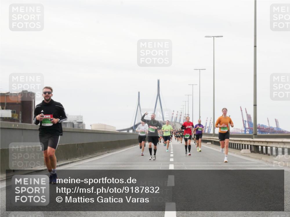 03.10.2025 - Köhlbrandbrückenlauf Matties Gatica Varas http://msf.ph/oto/9187832 03.10.2025 15:51:51 Position 3  meine-sportfotos.de