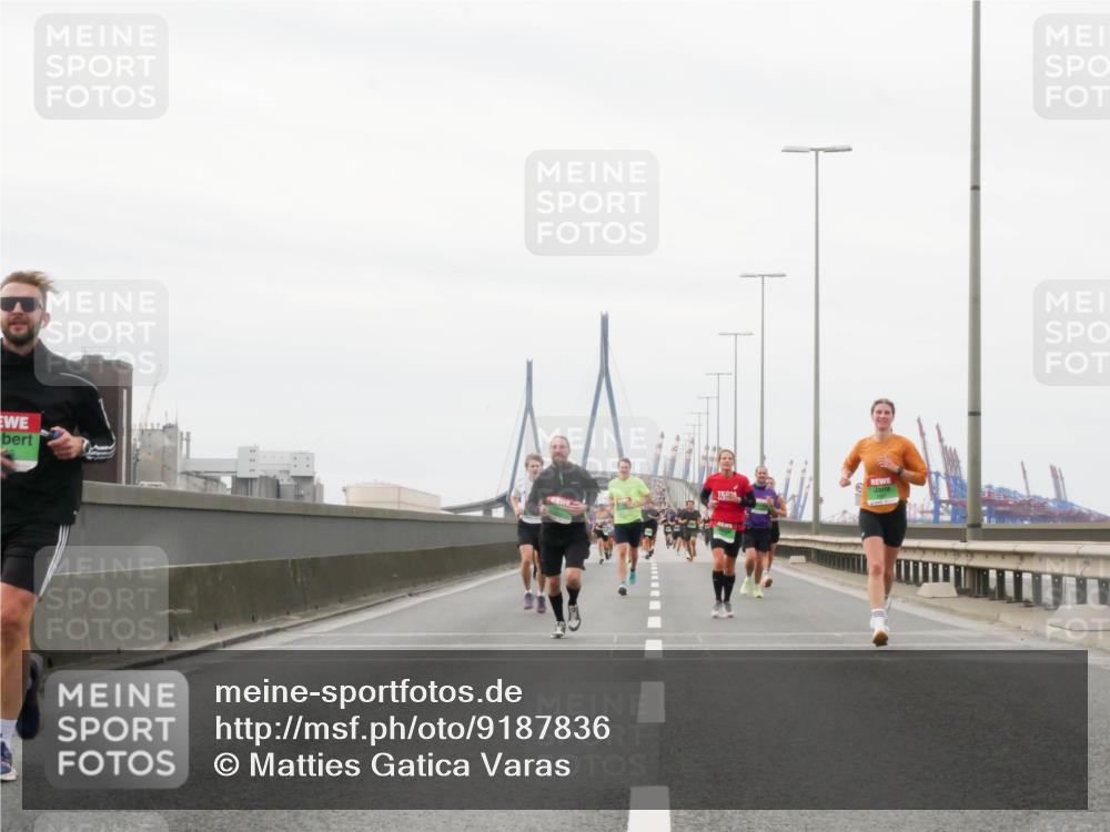 03.10.2025 - Köhlbrandbrückenlauf Matties Gatica Varas http://msf.ph/oto/9187836 03.10.2025 15:51:52 Position 3  meine-sportfotos.de
