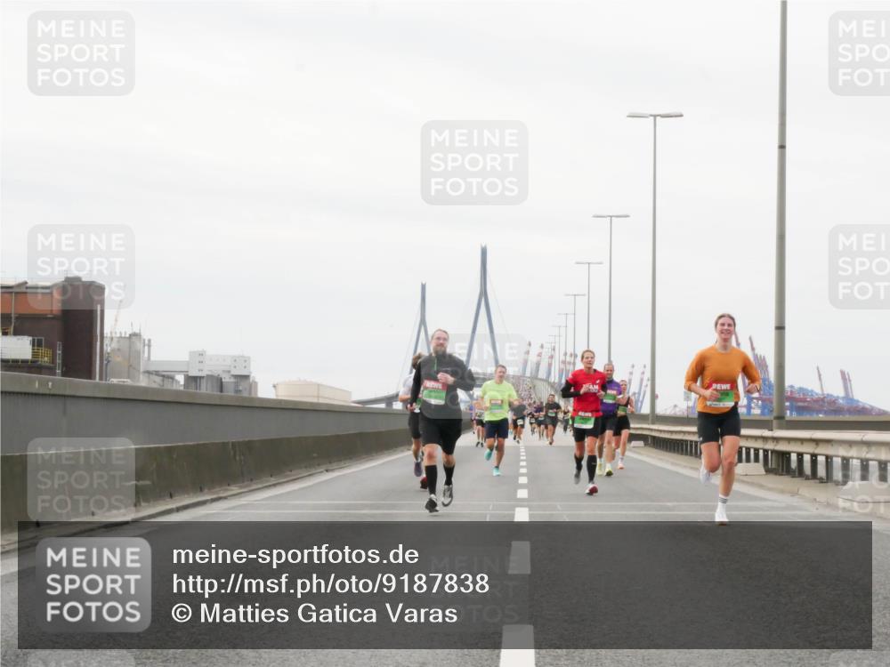 03.10.2025 - Köhlbrandbrückenlauf Matties Gatica Varas http://msf.ph/oto/9187838 03.10.2025 15:51:52 Position 3  meine-sportfotos.de