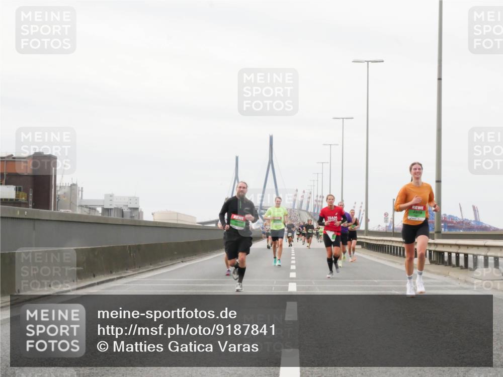 03.10.2025 - Köhlbrandbrückenlauf Matties Gatica Varas http://msf.ph/oto/9187841 03.10.2025 15:51:53 Position 3  meine-sportfotos.de