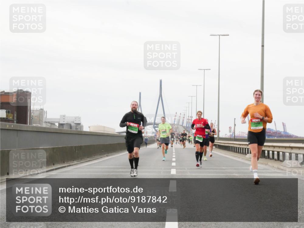 03.10.2025 - Köhlbrandbrückenlauf Matties Gatica Varas http://msf.ph/oto/9187842 03.10.2025 15:51:53 Position 3  meine-sportfotos.de