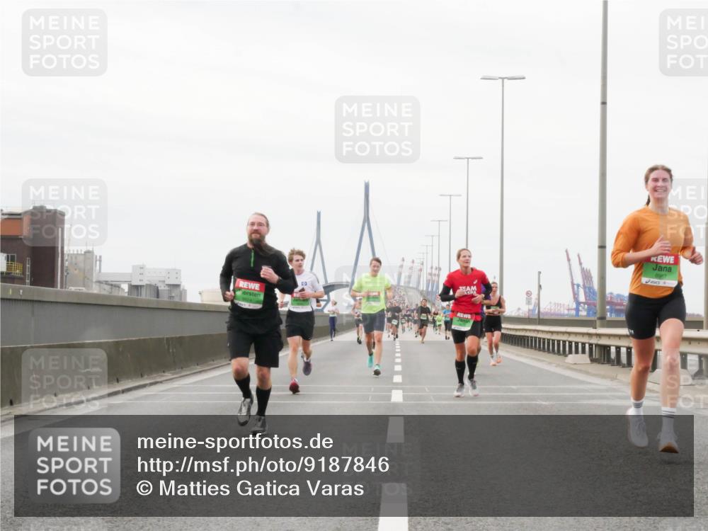 03.10.2025 - Köhlbrandbrückenlauf Matties Gatica Varas http://msf.ph/oto/9187846 03.10.2025 15:51:54 Position 3 8967 meine-sportfotos.de