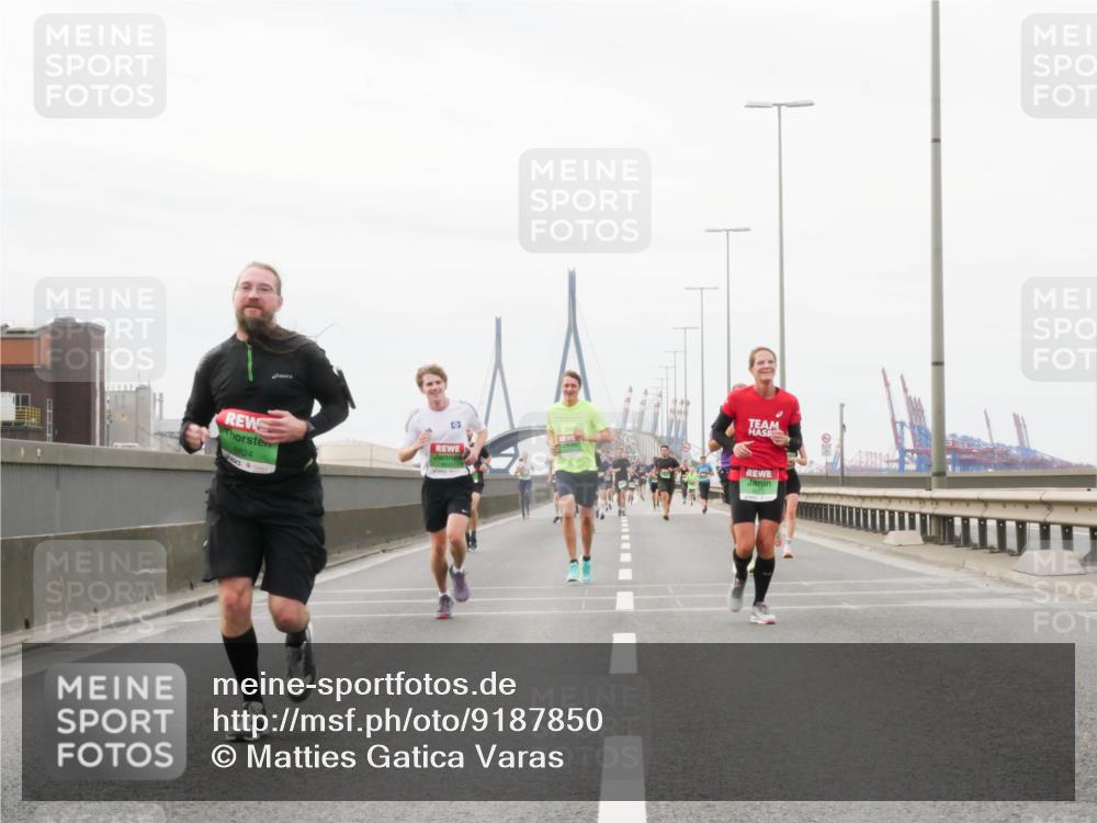 03.10.2025 - Köhlbrandbrückenlauf Matties Gatica Varas http://msf.ph/oto/9187850 03.10.2025 15:51:55 Position 3 8824 meine-sportfotos.de