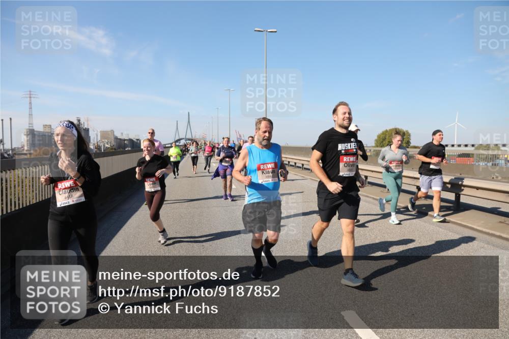 03.10.2025 - Köhlbrandbrückenlauf Yannick Fuchs http://msf.ph/oto/9187852 03.10.2025 12:07:09 Position 3 4455, 4840, 4841 meine-sportfotos.de