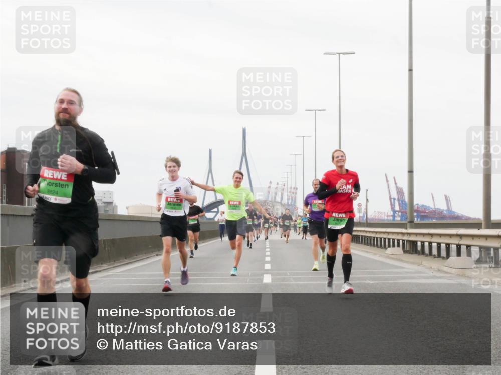03.10.2025 - Köhlbrandbrückenlauf Matties Gatica Varas http://msf.ph/oto/9187853 03.10.2025 15:51:56 Position 3 8824 meine-sportfotos.de