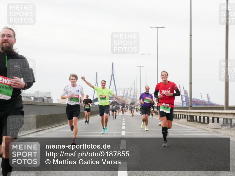 03.10.2025 - Köhlbrandbrückenlauf Matties Gatica Varas http://msf.ph/oto/9187855 03.10.2025 15:51:56 Position 3 24, 6, 9 meine-sportfotos.de
