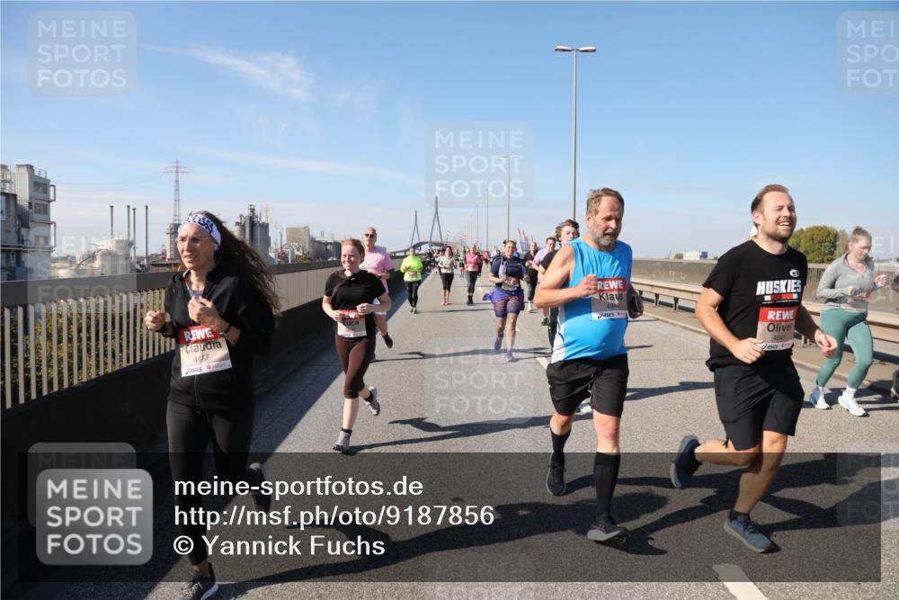 03.10.2025 - Köhlbrandbrückenlauf Yannick Fuchs http://msf.ph/oto/9187856 03.10.2025 12:07:09 Position 3 4465, 4840, 4841 meine-sportfotos.de
