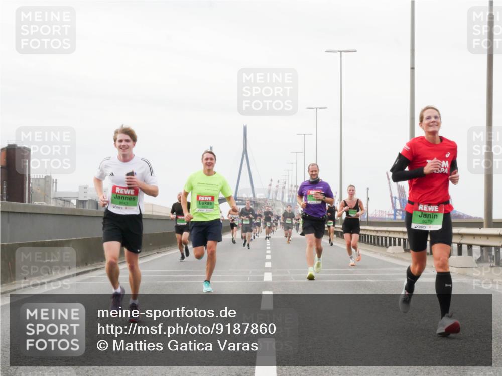 03.10.2025 - Köhlbrandbrückenlauf Matties Gatica Varas http://msf.ph/oto/9187860 03.10.2025 15:51:57 Position 3 9543, 9072 meine-sportfotos.de