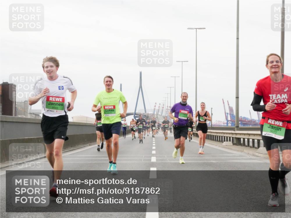03.10.2025 - Köhlbrandbrückenlauf Matties Gatica Varas http://msf.ph/oto/9187862 03.10.2025 15:51:58 Position 3 9543, 9072 meine-sportfotos.de
