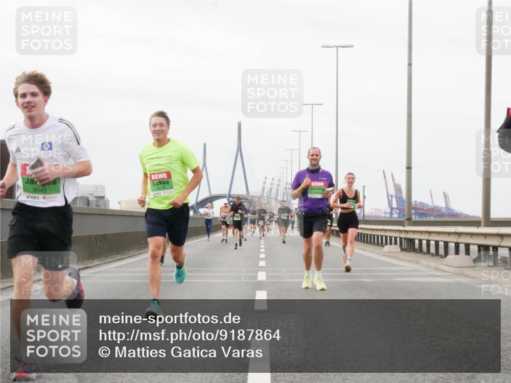 03.10.2025 - Köhlbrandbrückenlauf Matties Gatica Varas http://msf.ph/oto/9187864 03.10.2025 15:51:58 Position 3 9543, 9378, 94104 meine-sportfotos.de