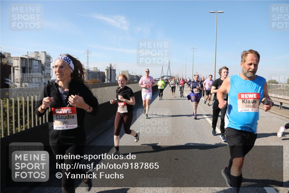 03.10.2025 - Köhlbrandbrückenlauf Yannick Fuchs http://msf.ph/oto/9187865 03.10.2025 12:07:10 Position 3 4485, 5830, 4840 meine-sportfotos.de