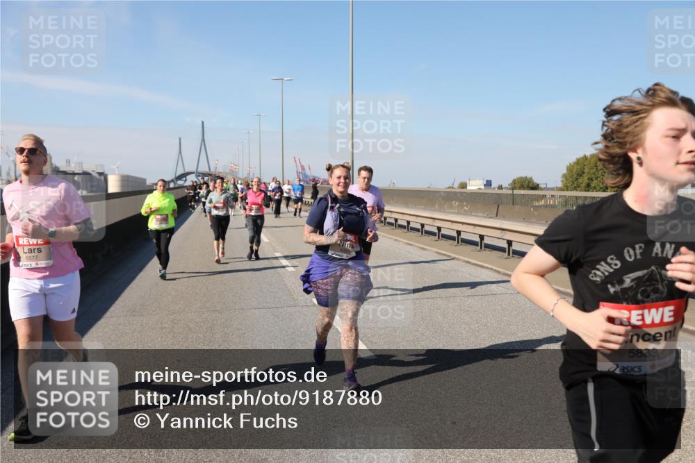 03.10.2025 - Köhlbrandbrückenlauf Yannick Fuchs http://msf.ph/oto/9187880 03.10.2025 12:07:11 Position 3 5877, 5833 meine-sportfotos.de