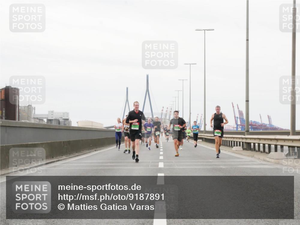 03.10.2025 - Köhlbrandbrückenlauf Matties Gatica Varas http://msf.ph/oto/9187891 03.10.2025 15:52:04 Position 3  meine-sportfotos.de