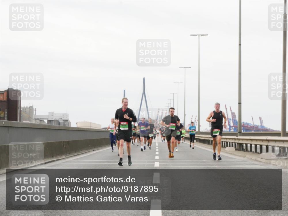 03.10.2025 - Köhlbrandbrückenlauf Matties Gatica Varas http://msf.ph/oto/9187895 03.10.2025 15:52:05 Position 3  meine-sportfotos.de