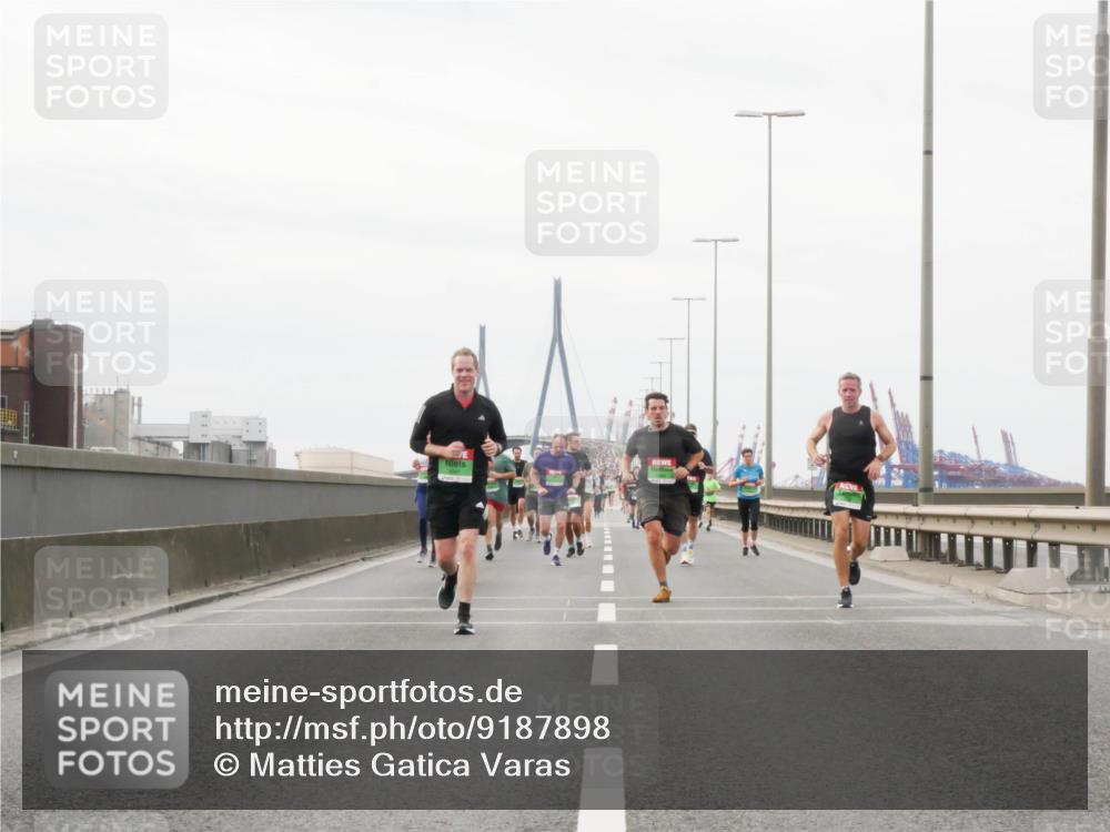 03.10.2025 - Köhlbrandbrückenlauf Matties Gatica Varas http://msf.ph/oto/9187898 03.10.2025 15:52:06 Position 3  meine-sportfotos.de