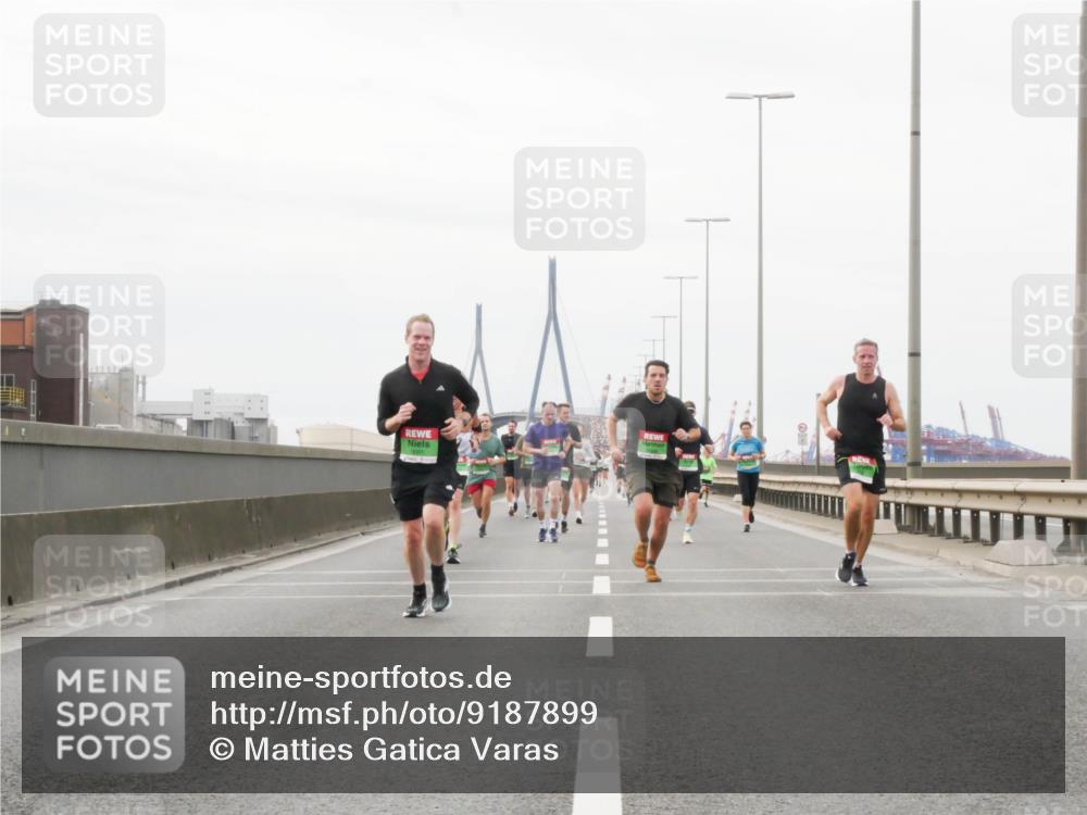 03.10.2025 - Köhlbrandbrückenlauf Matties Gatica Varas http://msf.ph/oto/9187899 03.10.2025 15:52:06 Position 3  meine-sportfotos.de