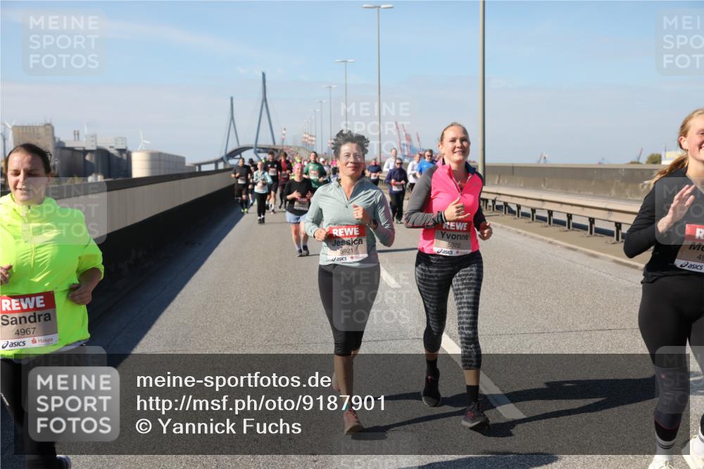 03.10.2025 - Köhlbrandbrückenlauf Yannick Fuchs http://msf.ph/oto/9187901 03.10.2025 12:07:13 Position 3 4967, 5921, 5922, 49 meine-sportfotos.de