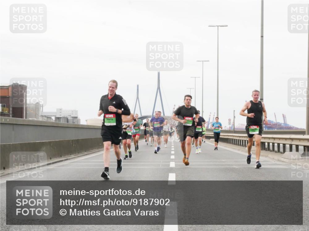 03.10.2025 - Köhlbrandbrückenlauf Matties Gatica Varas http://msf.ph/oto/9187902 03.10.2025 15:52:07 Position 3  meine-sportfotos.de