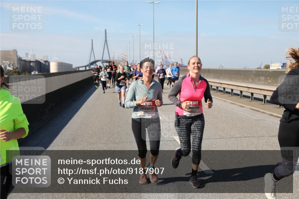 03.10.2025 - Köhlbrandbrückenlauf Yannick Fuchs http://msf.ph/oto/9187907 03.10.2025 12:07:14 Position 3 5921, 5922 meine-sportfotos.de
