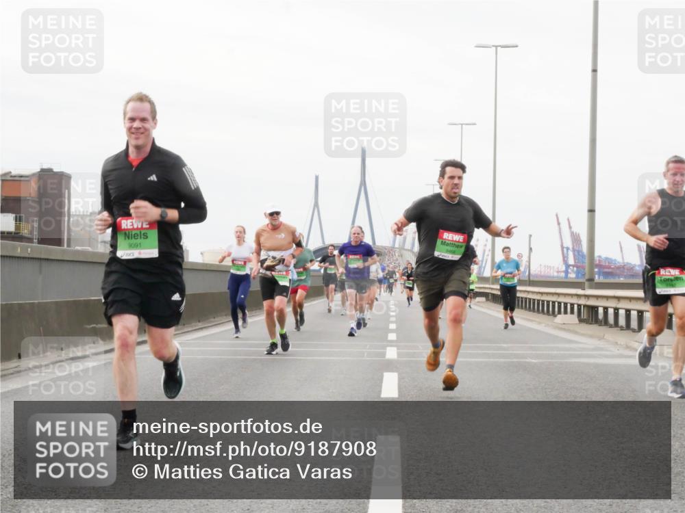 03.10.2025 - Köhlbrandbrückenlauf Matties Gatica Varas http://msf.ph/oto/9187908 03.10.2025 15:52:08 Position 3 9091, 9468 meine-sportfotos.de