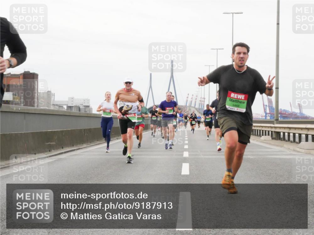 03.10.2025 - Köhlbrandbrückenlauf Matties Gatica Varas http://msf.ph/oto/9187913 03.10.2025 15:52:09 Position 3 9468 meine-sportfotos.de