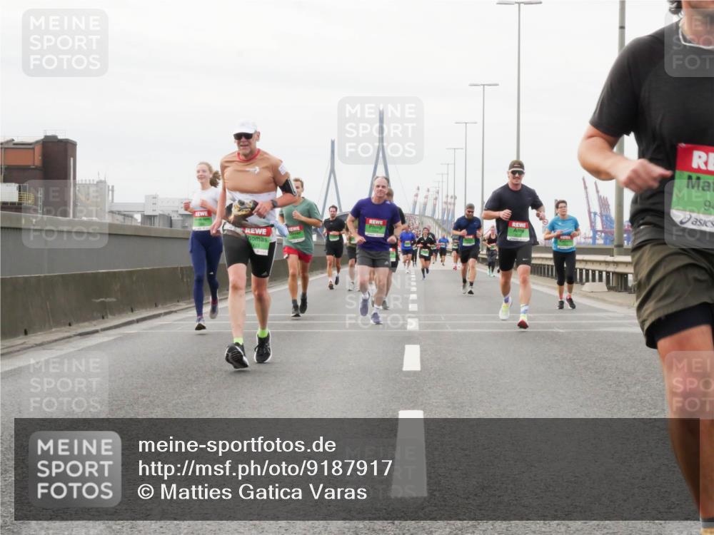 03.10.2025 - Köhlbrandbrückenlauf Matties Gatica Varas http://msf.ph/oto/9187917 03.10.2025 15:52:10 Position 3 94 meine-sportfotos.de