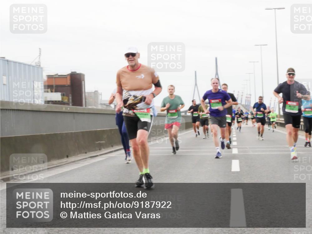 03.10.2025 - Köhlbrandbrückenlauf Matties Gatica Varas http://msf.ph/oto/9187922 03.10.2025 15:52:11 Position 3  meine-sportfotos.de