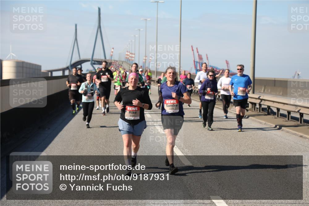 03.10.2025 - Köhlbrandbrückenlauf Yannick Fuchs http://msf.ph/oto/9187931 03.10.2025 12:07:15 Position 3 5310, 5378 meine-sportfotos.de